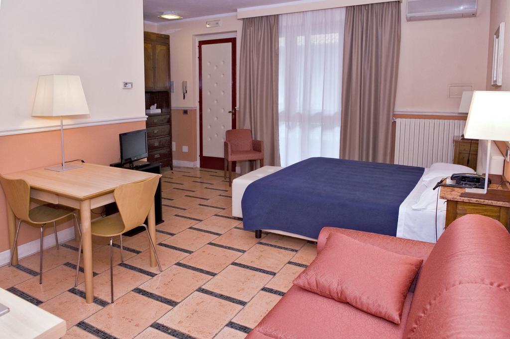 Hotel Ponte Di Rialto Crema Cameră foto