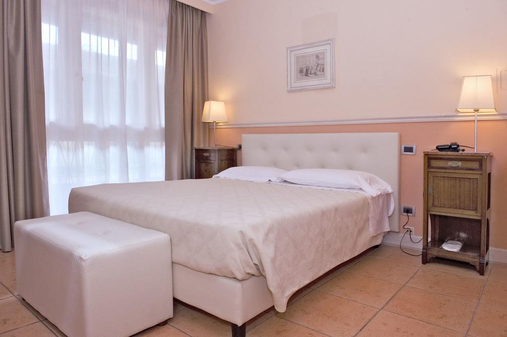 Hotel Ponte Di Rialto Crema Exterior foto