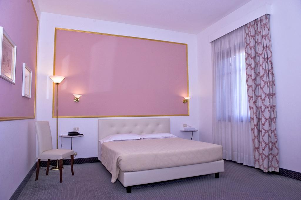 Hotel Ponte Di Rialto Crema Cameră foto