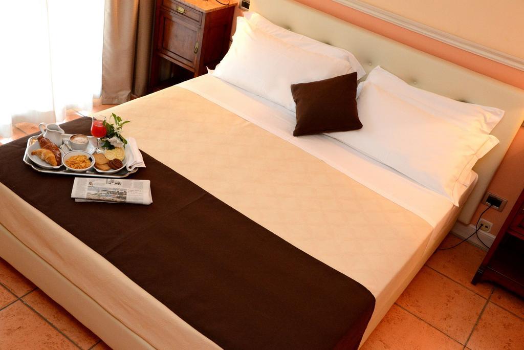 Hotel Ponte Di Rialto Crema Cameră foto